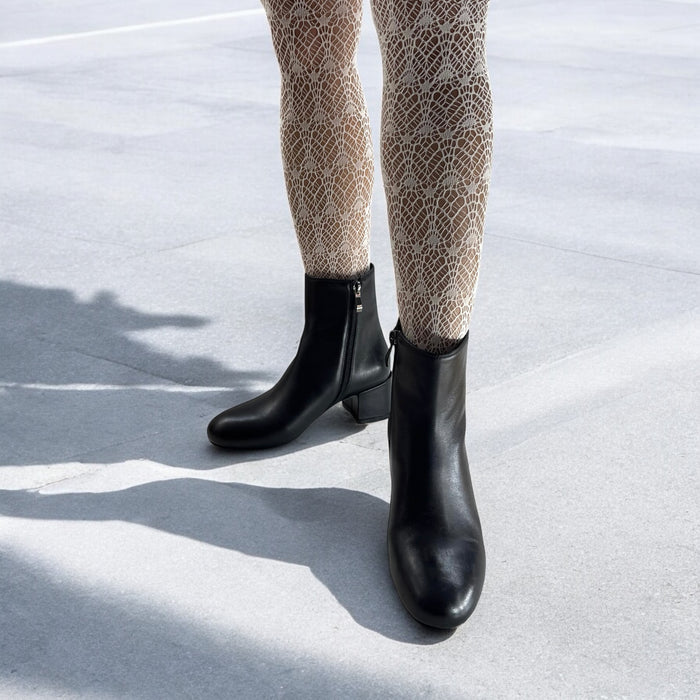 AMATA - classic black ankle boots