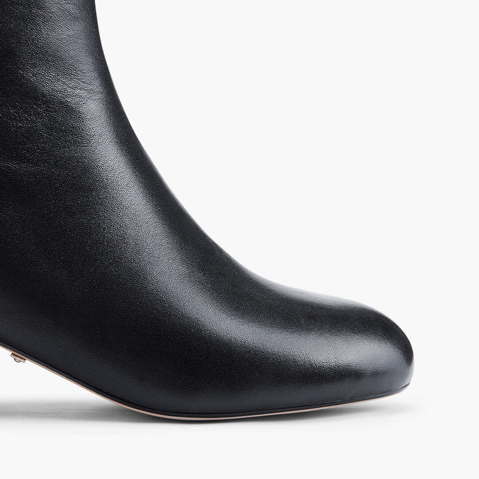 AMATA - classic black ankle boots