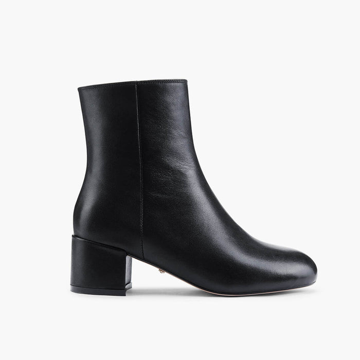 AMATA - classic black ankle boots