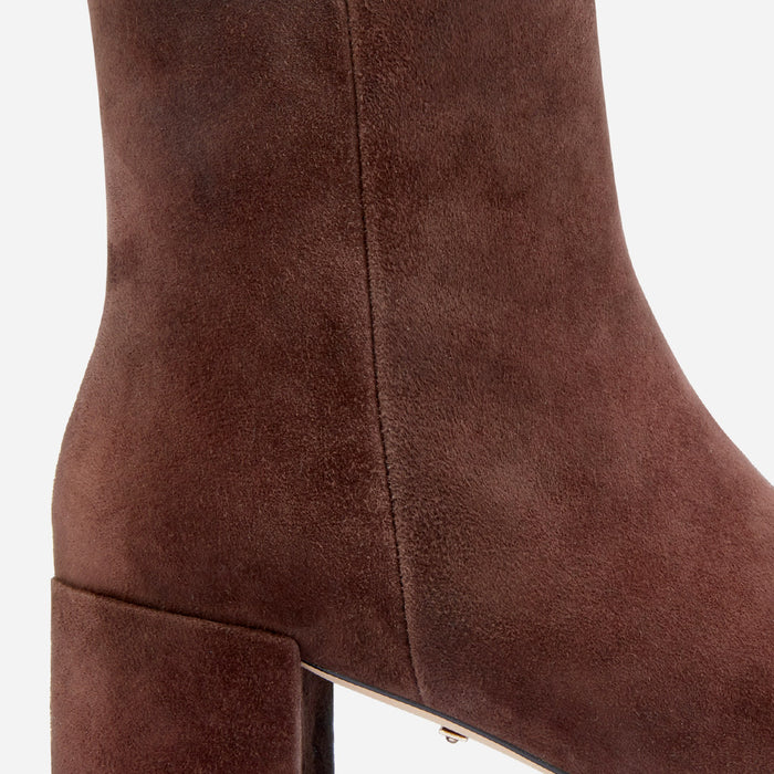 AMATA - classic brown suede ankle boots
