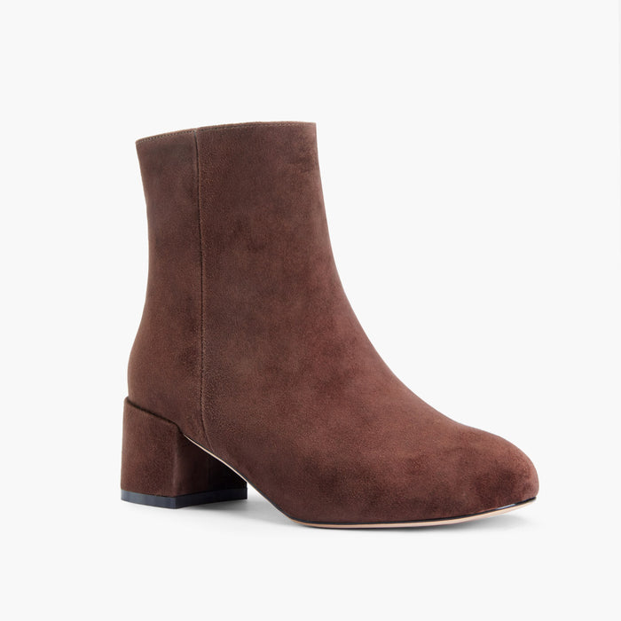 AMATA - classic brown suede ankle boots