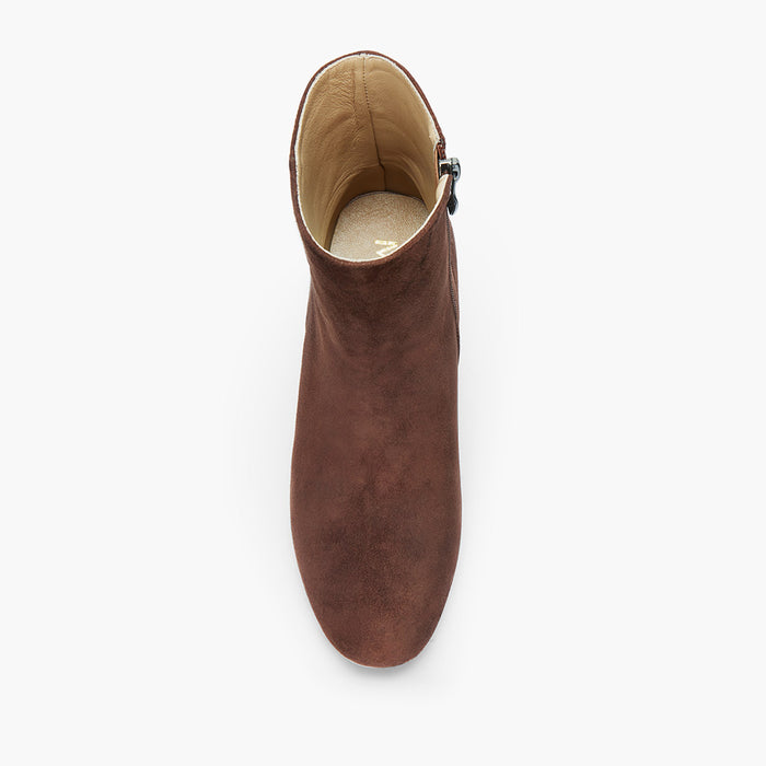 AMATA - classic brown suede ankle boots