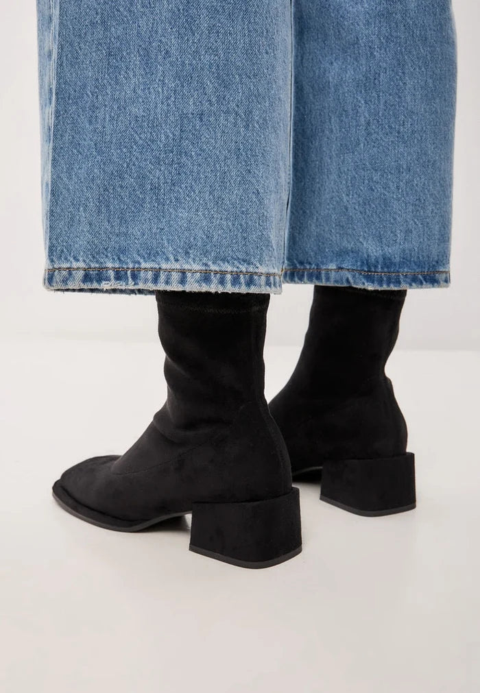 Stylish black Aquila ankle boots for women crafted from high-quality leather, perfect for completing any outfit.