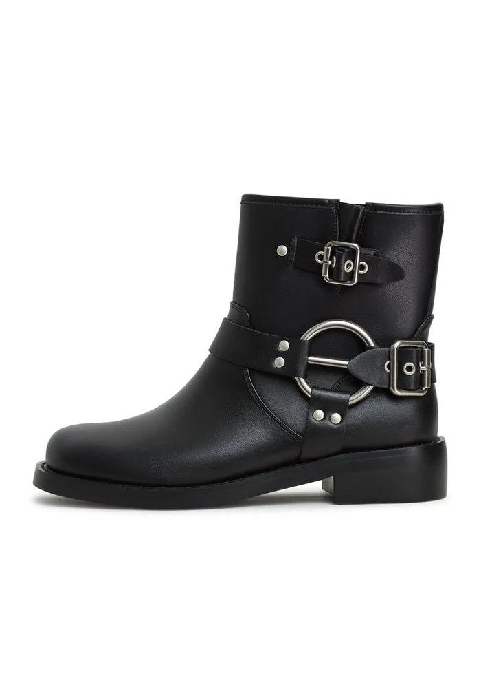 Stylish leather waterproof motorcycle boots, perfect for bikers, featuring a sleek design and durable construction.