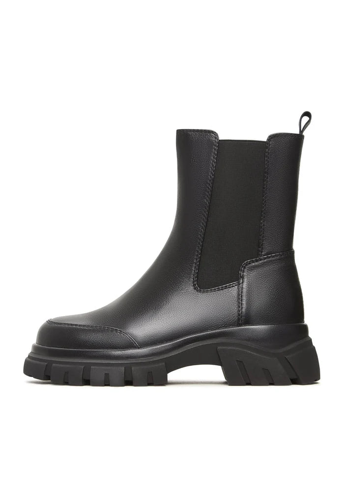 A stylish pair of black Göll ankle boots, perfect for adding a bold and fashionable touch to any outfit.