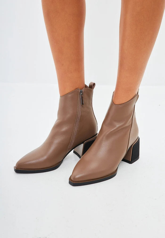 A stylish pair of women's brown leather ankle boots, a casual and fashionable choice for any outfit.