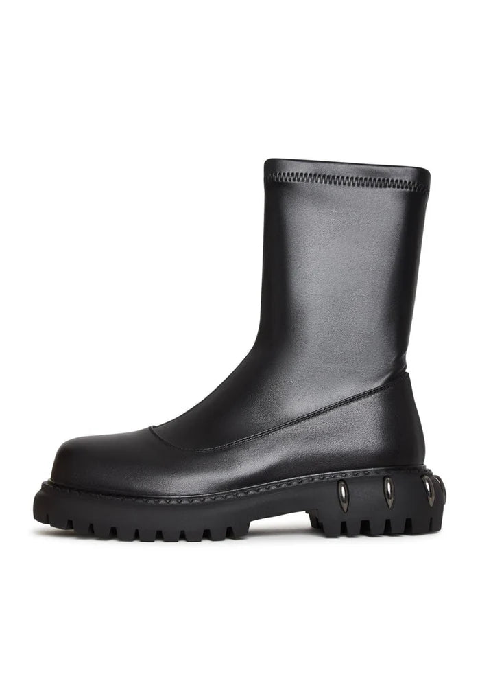 A pair of stylish and comfortable leather ankle boots, perfect for any casual outfit, featuring a trendy platform design.