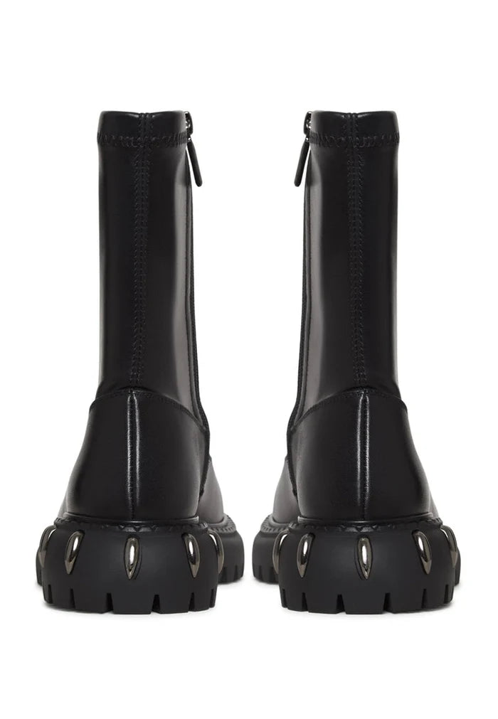 A stylish pair of casual platform boots in black, made of leather for ultimate comfort and fashion-forward style.