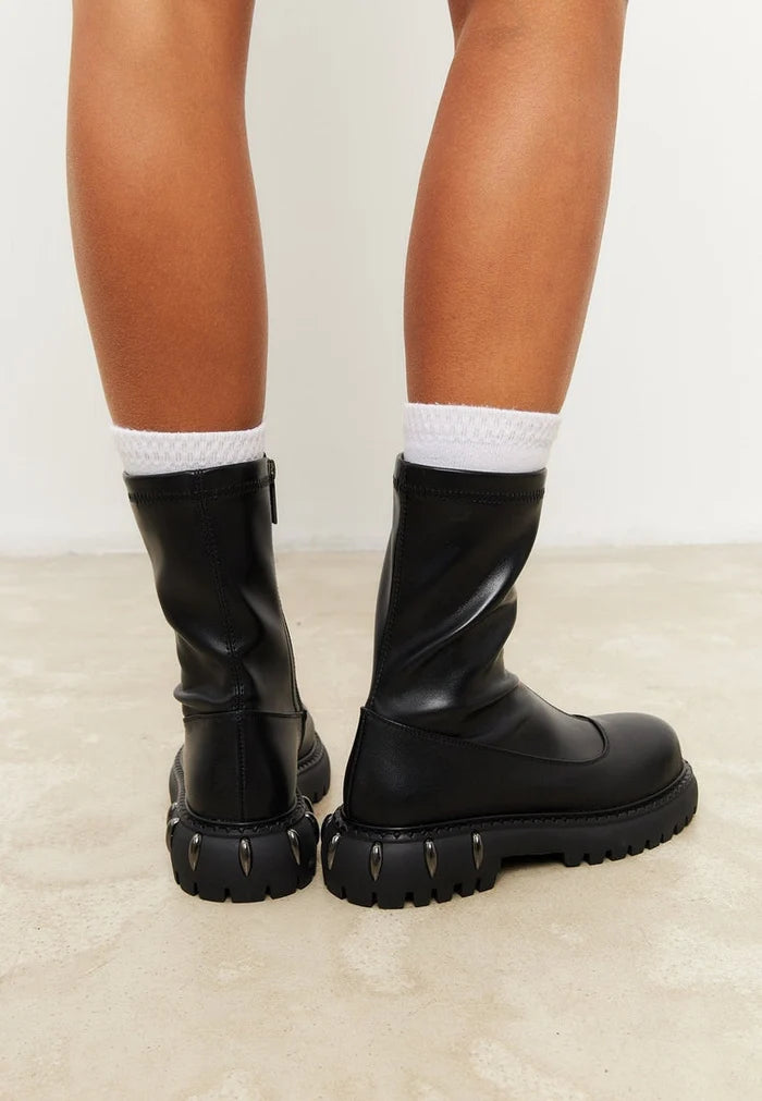 A pair of fashionable and comfortable leather ankle boots with a casual platform design for a stylish look.