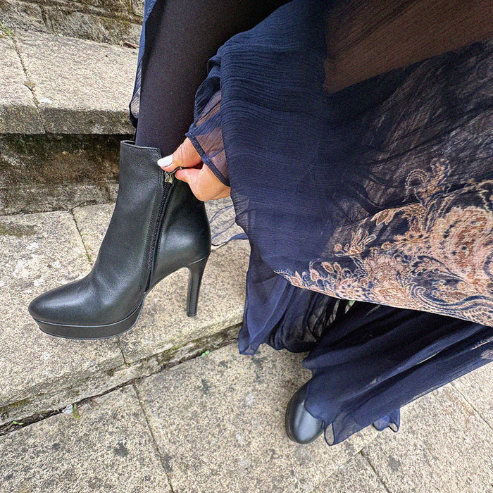 CLAIRE - leather platform ankle boots