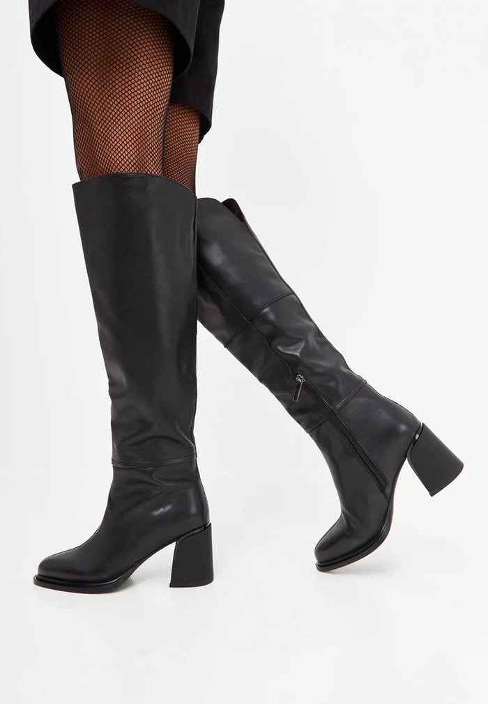 A stylish pair of women's black block heel boots, perfect classic boots with a comfortable block heel, ideal black ankle boots for any outfit.