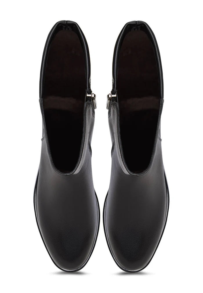 A stylish pair of black leather knee-high boots for women, the perfect combination of classic and fashion-forward style.