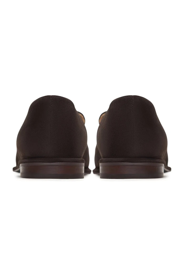 Stylish and comfortable brown suede Clau loafers with a platform design.