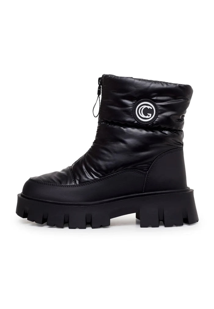 Stay warm and stylish this winter with these trendy black winter boots - the perfect combination of cozy chic and fashionable winter fashion footwear.