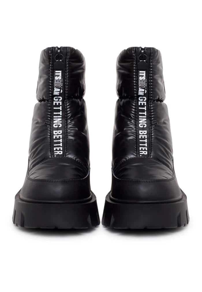 Stay warm and stylish this winter with these trendy black winter boots, the perfect addition to your cozy chic winter fashion footwear collection.