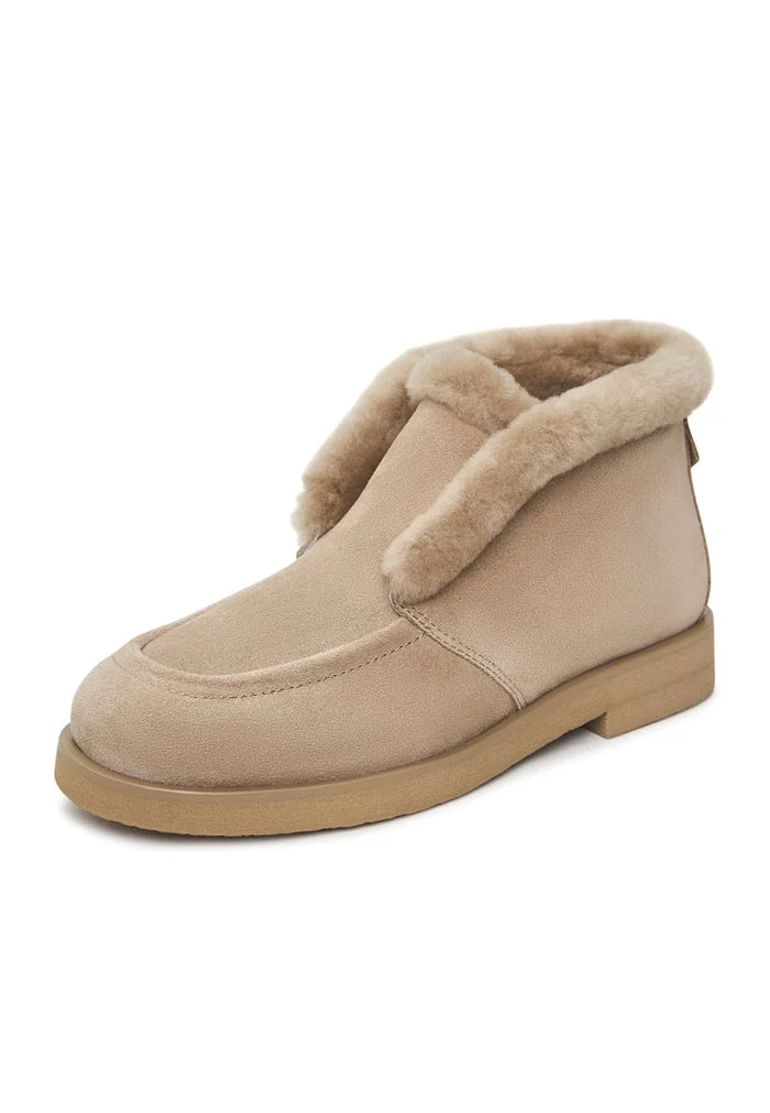 Stay warm and stylish this winter with Gerda beige women's fur-lined suede boots, the perfect cozy winter footwear choice.
