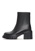 A stylish pair of chunky heel boots - the dynamic black Gio boots, trendsetting ankle boots perfect for fashionable footwear.