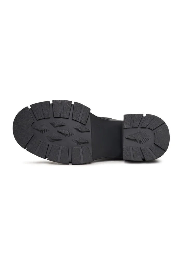A pair of trendy ankle boots in dynamic black, featuring chunky heel and stylish Gio design - the ultimate fashionable footwear.