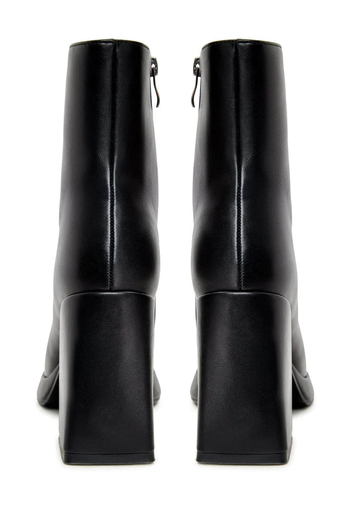 A sleek pair of elegant ankle boots in classic black, perfect for the fashionable woman looking for comfort and style.