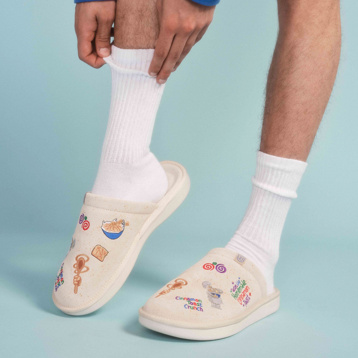 Brunch Essential Cinnamon Toast Crunch™ slipper in Cinnadust suede, product view 2