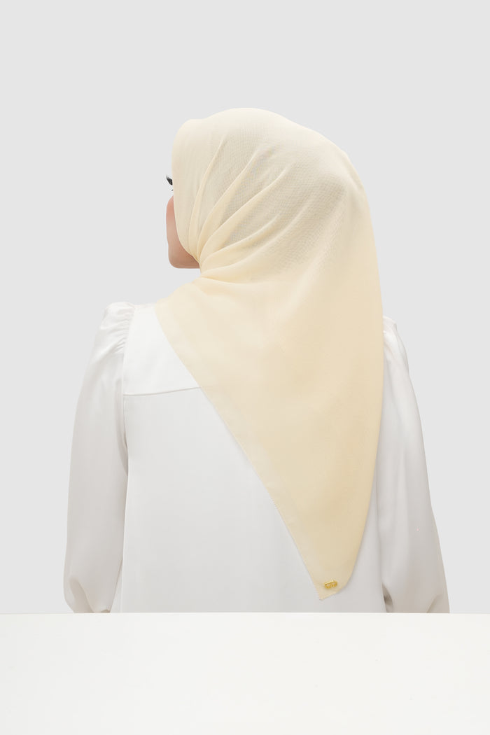 everyday scarf in vanilla by buttonscarves back view