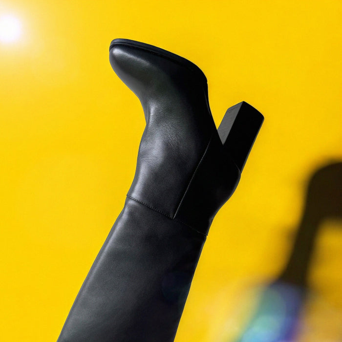 EVIE - black leather knee boots