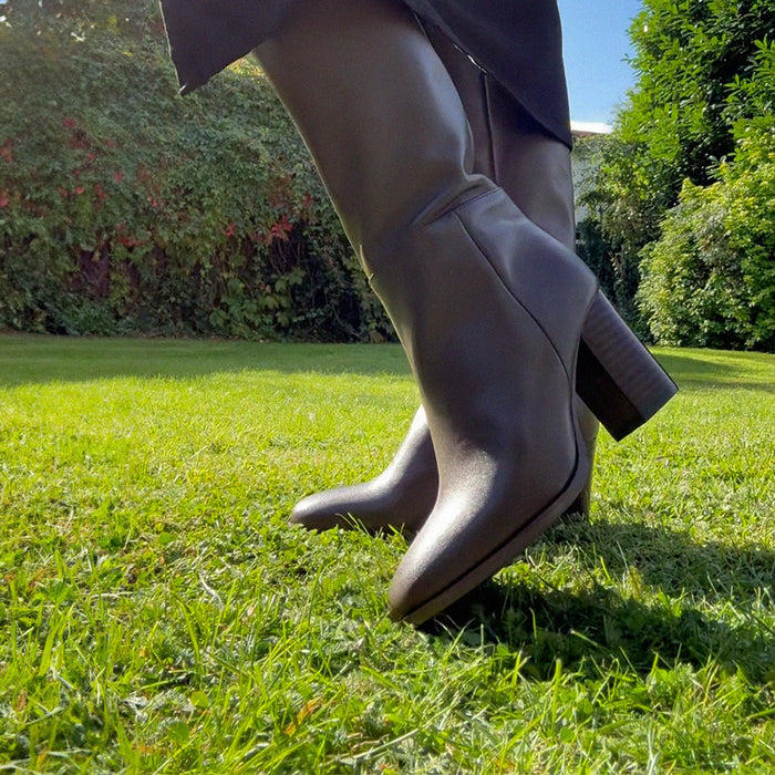 EVIE - brown leather knee boots