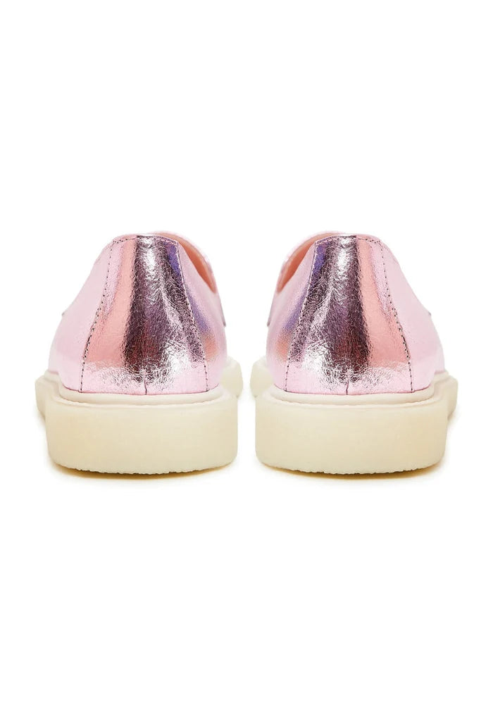 A pair of stylish women's loafers in metallic pink, featuring a flat sole design for fashionable footwear.