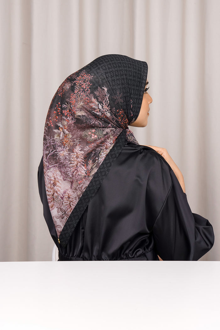 Holiday Square - Black