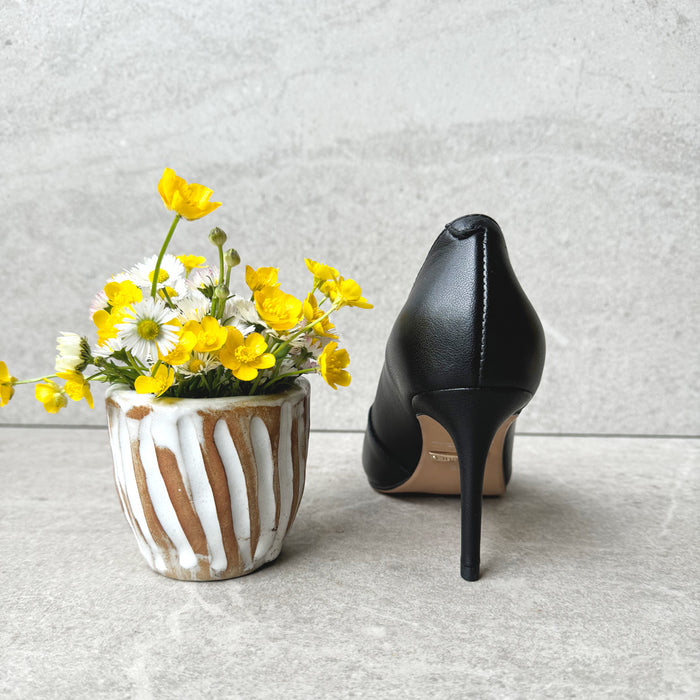 Kayte - Black Leather Classic Pump