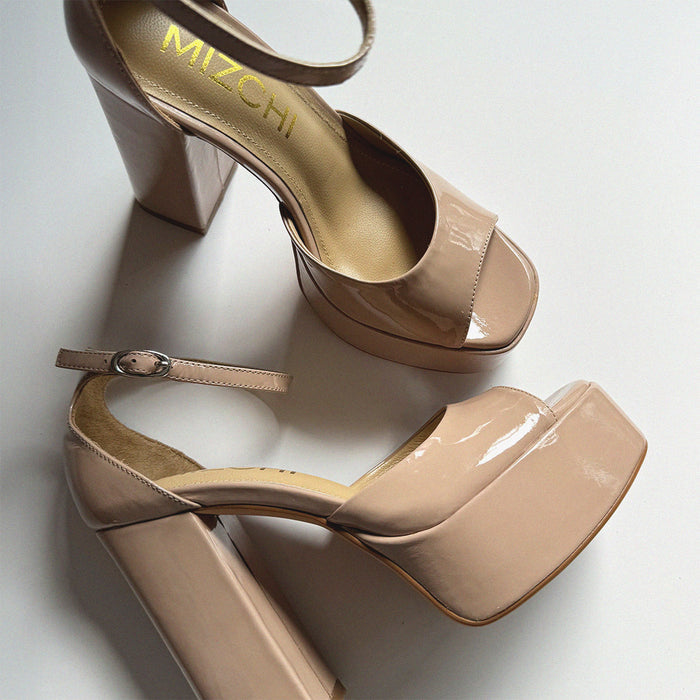 LAURANCE - beige patent platform