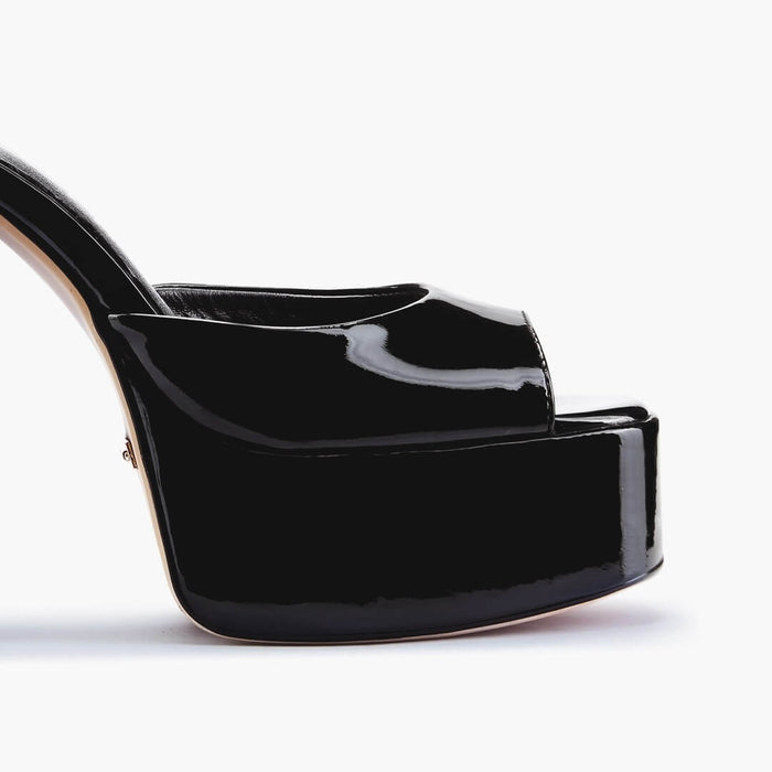 LAURANCE - black patent platform