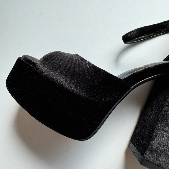 LAURANCE - black velvet platform