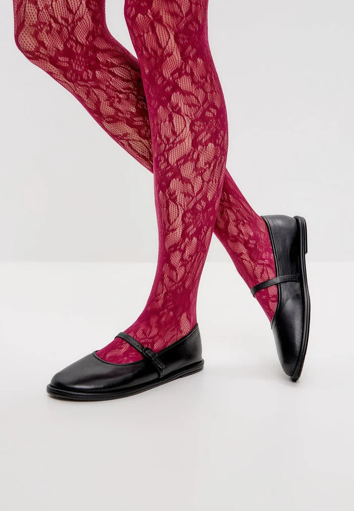 A pair of stylish black leather ballerina flats for women, known as Alba ballerinas, perfect for any outfit.