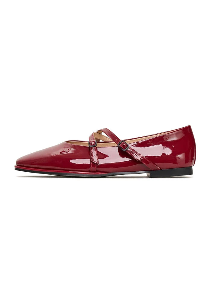 A pair of red leather ballerinas, also known as flats, for women, featuring the Albina design.