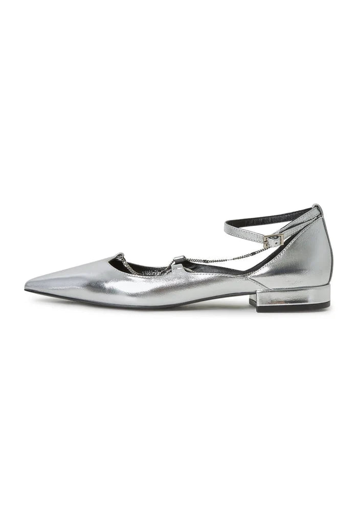 A pair of silver leather ballerinas with a sleek and stylish design, perfect for women looking for Clara ballet flats or silver flat shoes.
