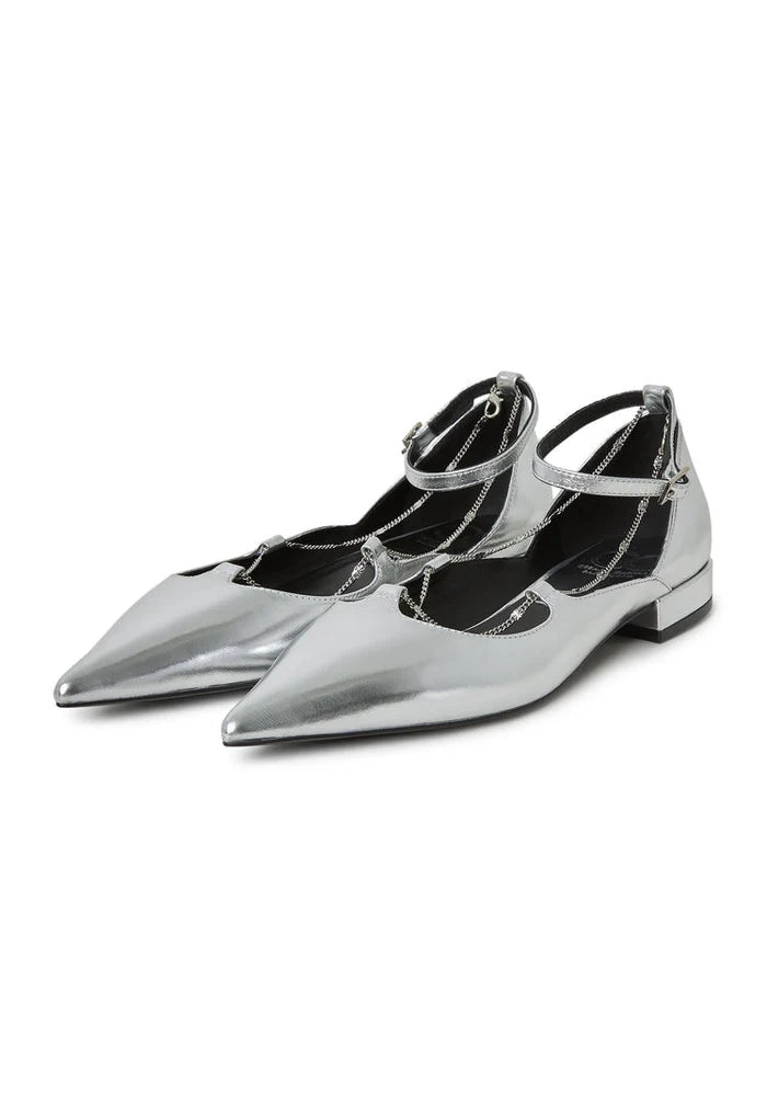 A pair of elegant silver leather ballerinas, also known as Clara ballet flats, perfect for women looking for stylish and comfortable silver flat shoes.