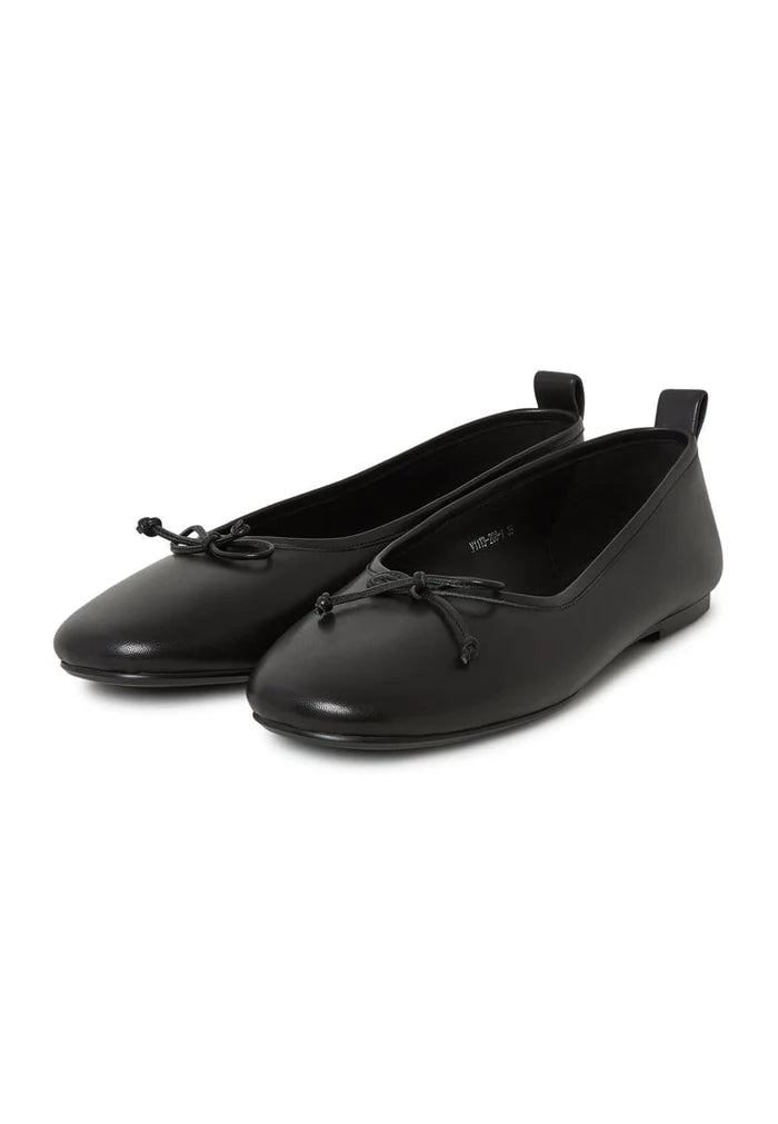 A stylish pair of Mila leather ballerinas in classic black, perfect for women looking for elegant and comfortable leather flats.