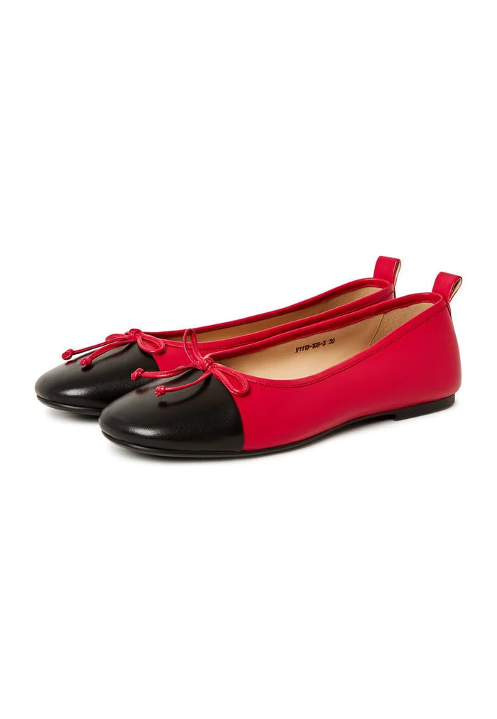 Stylish and comfortable red leather ballerinas - the Mila ballerinas, perfect for women looking for chic and cozy ballet flats.