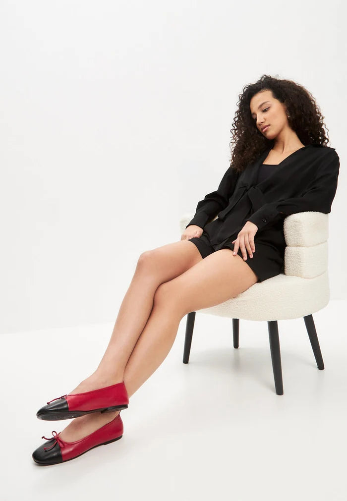 A pair of comfortable red leather ballerinas, the Mila ballerinas, ideal women's leather shoes for everyday wear.