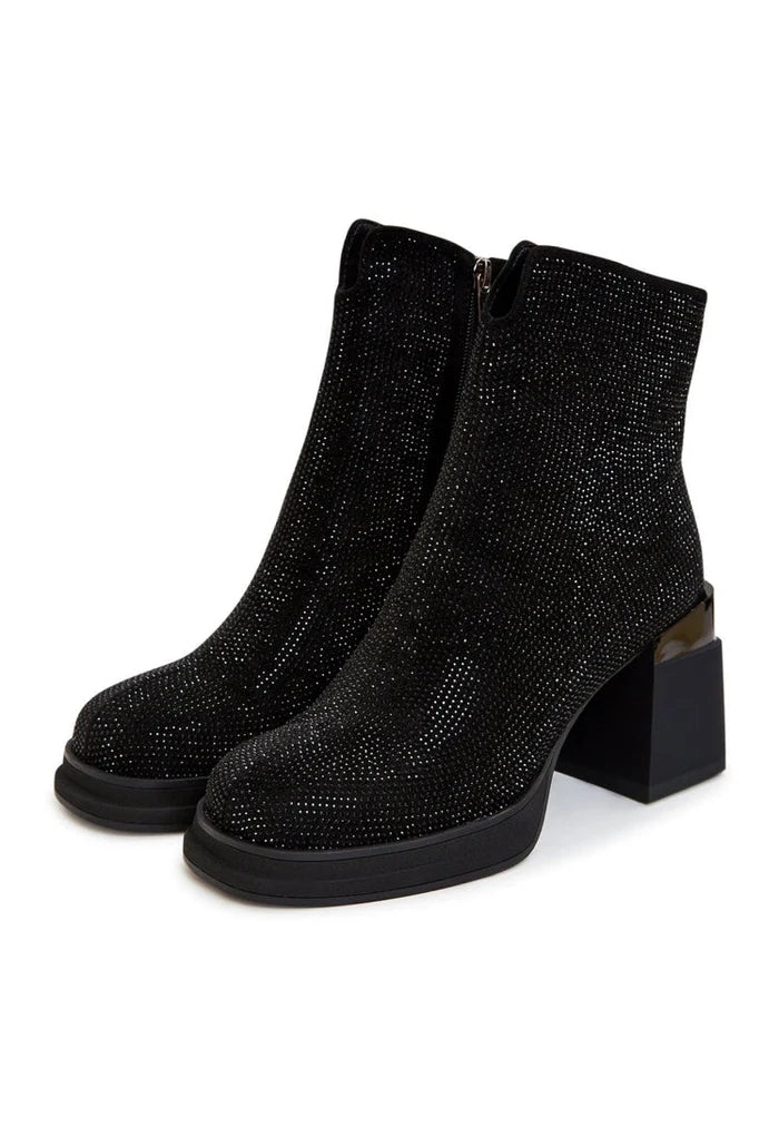 A stylish pair of women's black leather ankle boots with a block heel, perfect for adding a touch of sophistication to any outfit.