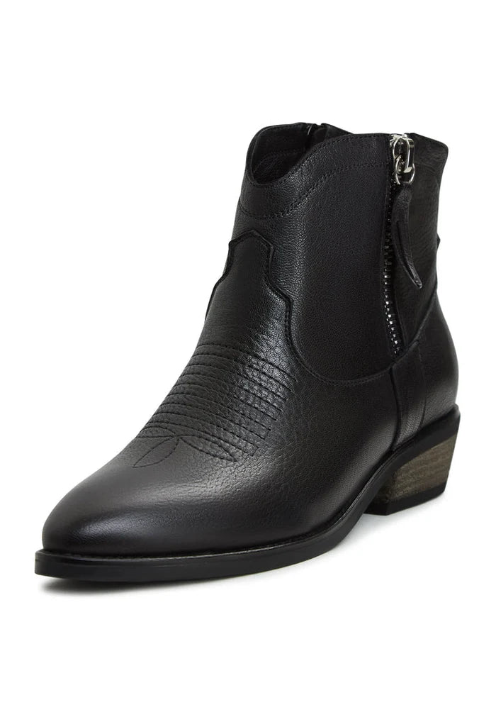A close-up image of a pair of handmade black leather cowboy boots with intricate stitching and Vicky boots design, perfect for a Western style look.