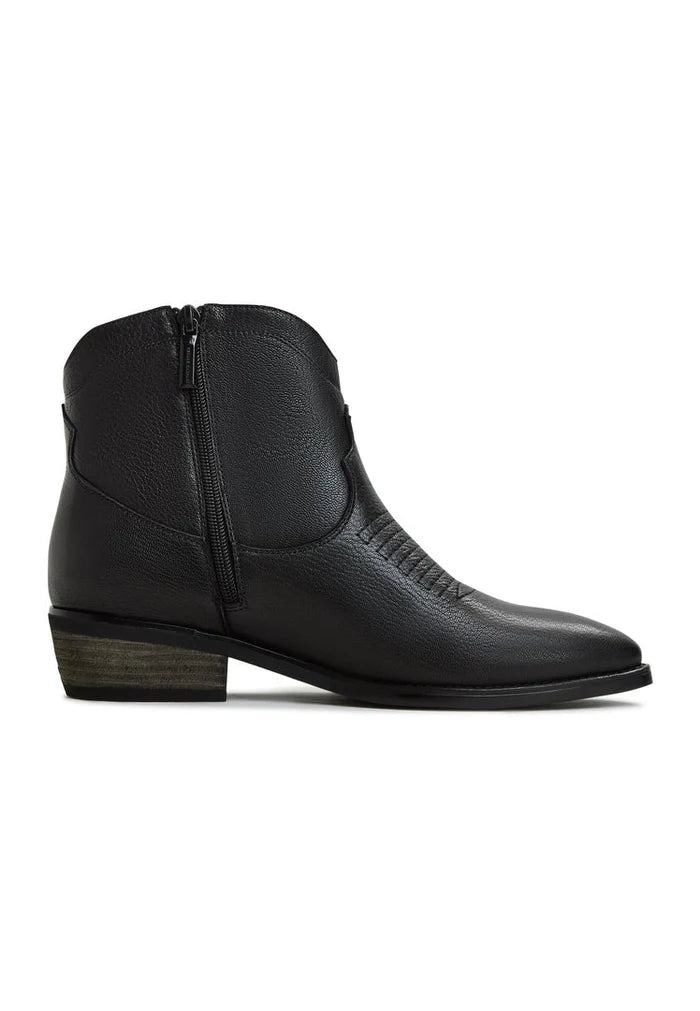 A pair of black leather Vicky cowboy boots, handmade and styled with a distinctive Western flair.