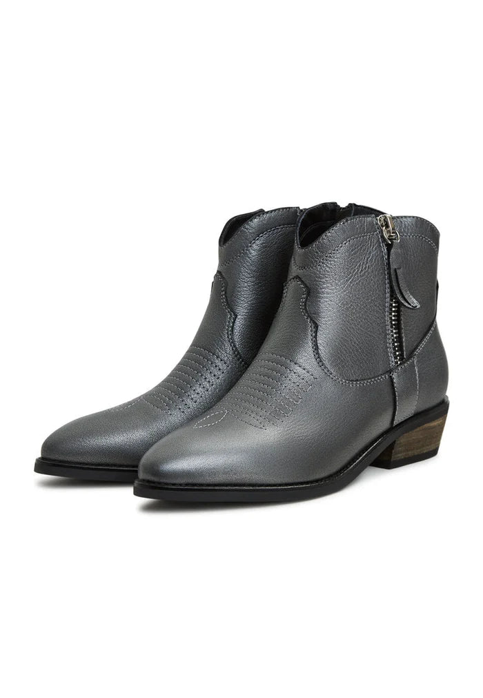 A stylish pair of grey leather Vicky cowboy boots, perfect for any Western-inspired look.