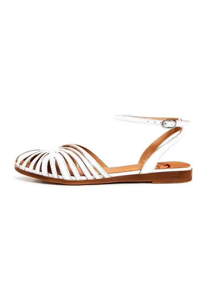 A close-up image of white leather flat sandals for women, perfect for a casual and stylish summer look.