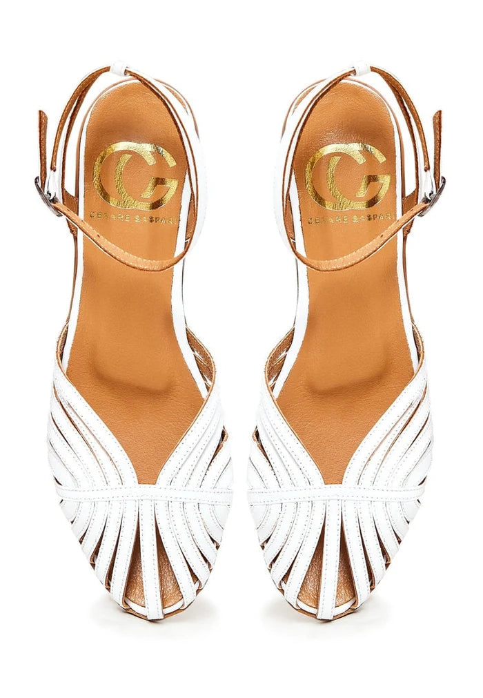 A pair of stylish white leather flat sandals for women, perfect for summer days or a casual stroll.