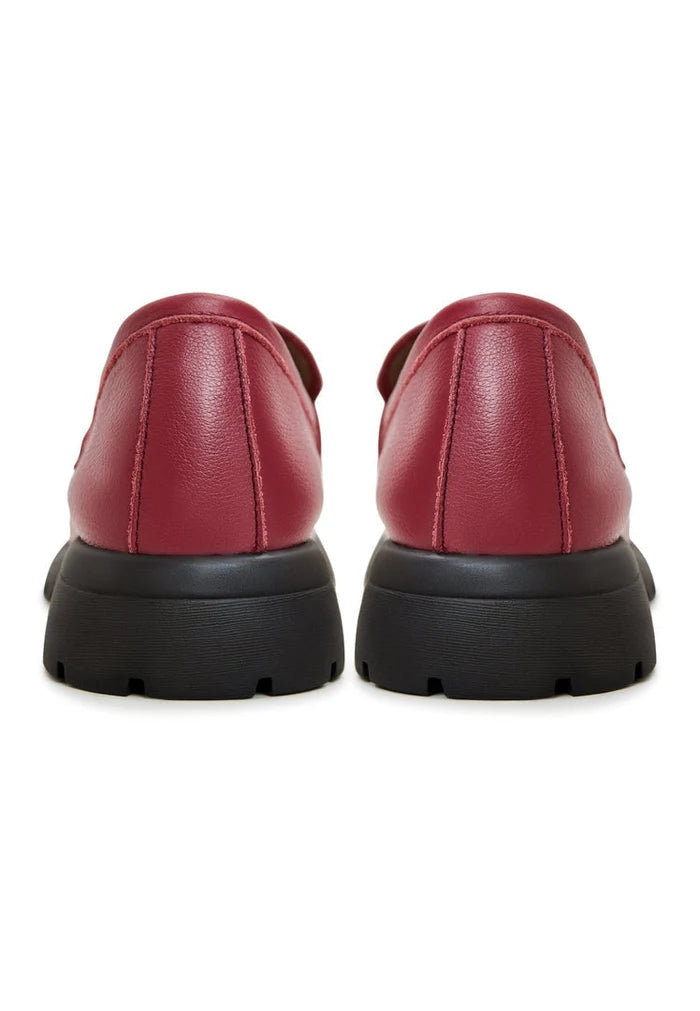 A stylish pair of leather platform loafers in Bordeaux color for women.