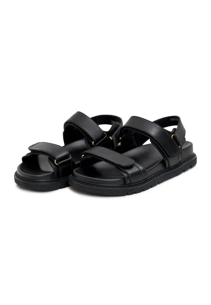 Add some edge to your style with the Leather Platform Sandals Maymara. Embrace a bold look and buy these trendy leather platform sandals today.