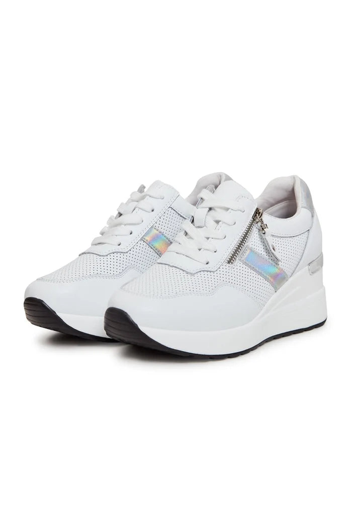A pair of stylish white leather sneakers, perfect for any casual outfit.