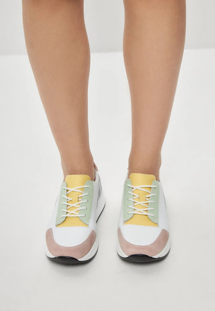 A stylish pair of white leather sneakers with Eva sole, perfect for casual and fashion-forward looks.